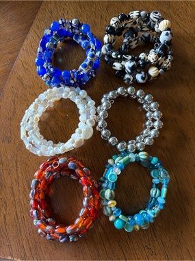 Adjustable beaded bracelets